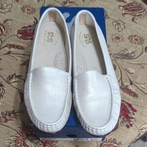 SAS Women’s White Leather Slip-On Moccasins Size 8w